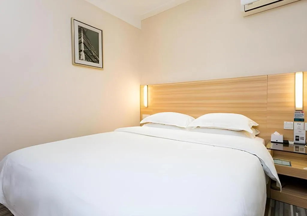 Bed in City Comfort Inn Xiangyang Railway Station