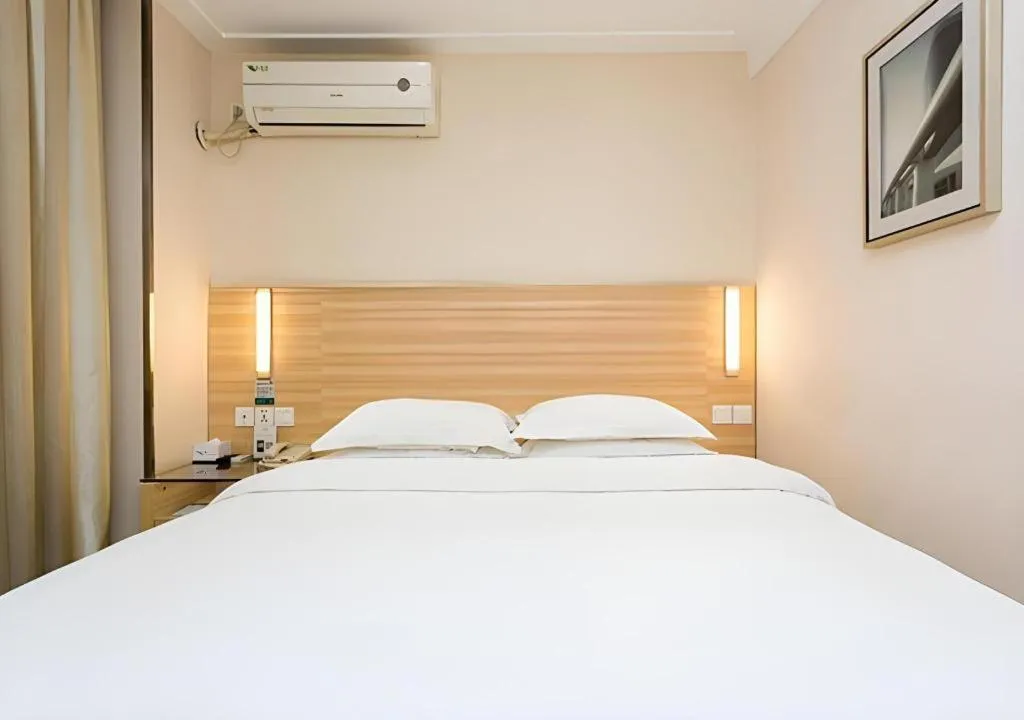 Bed in City Comfort Inn Xiangyang Railway Station