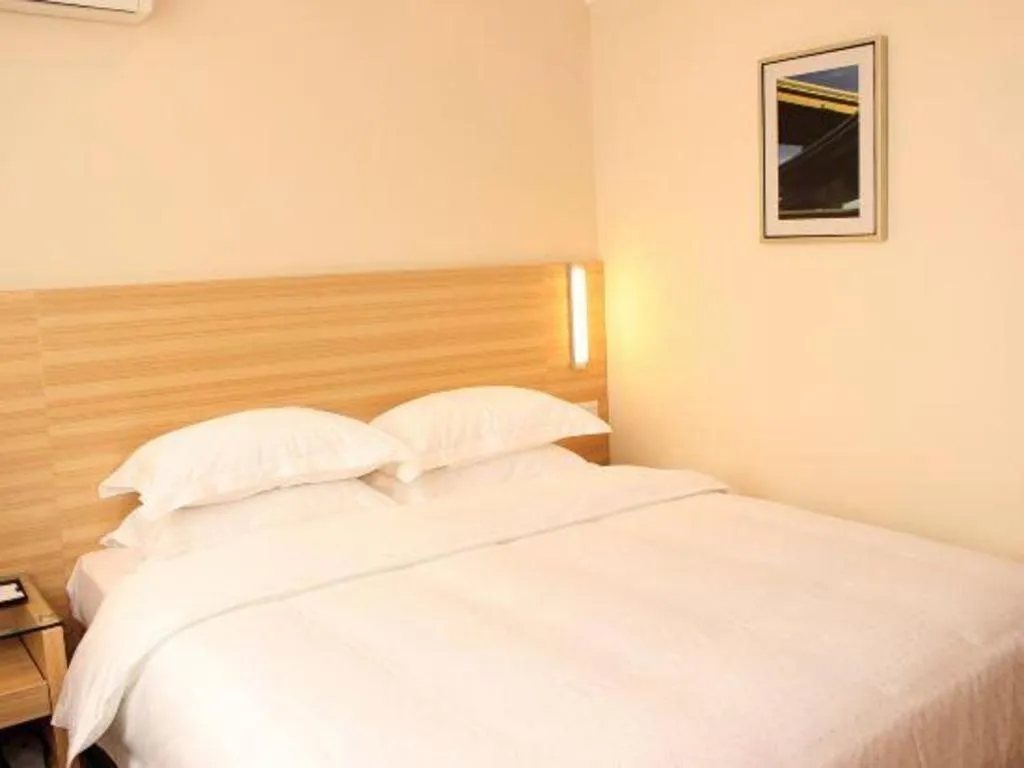 Bed in City Comfort Inn Xiangyang Railway Station