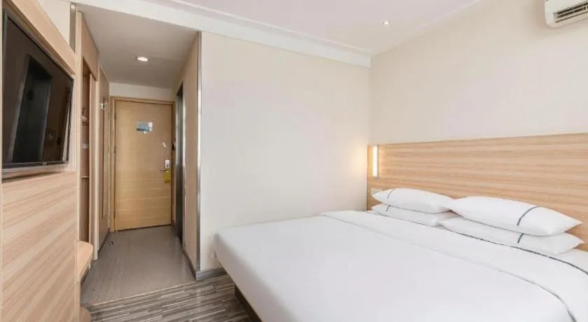 Bed in City Comfort Inn Xiangyang Railway Station