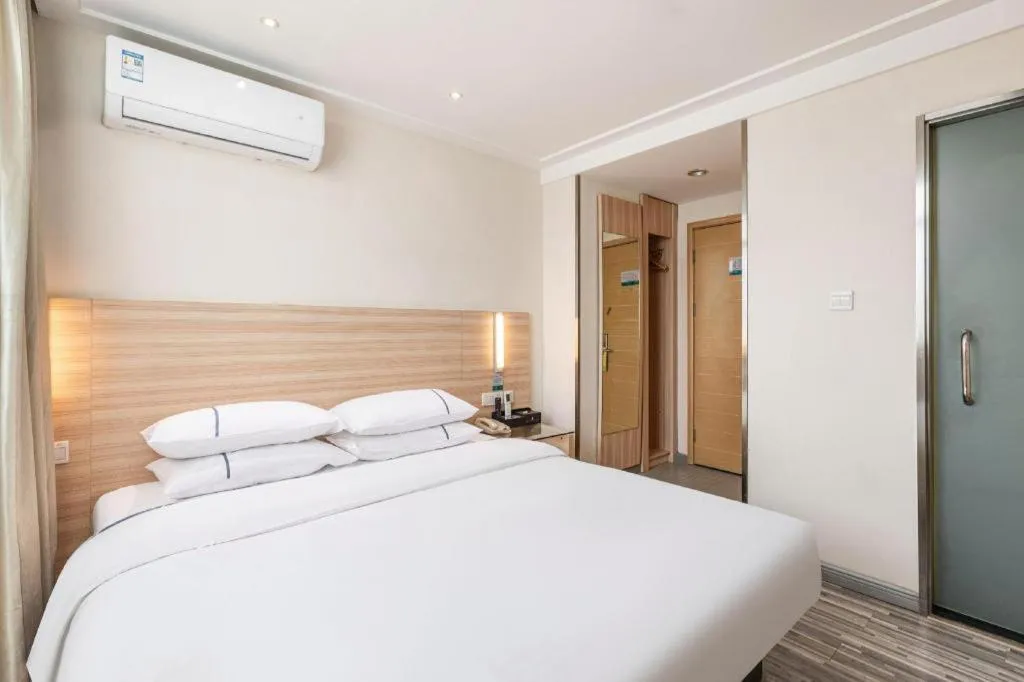 Bed in City Comfort Inn Xiangyang Railway Station