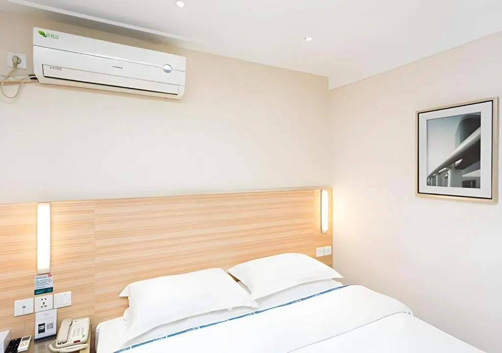 Bed in City Comfort Inn Xiangyang Railway Station