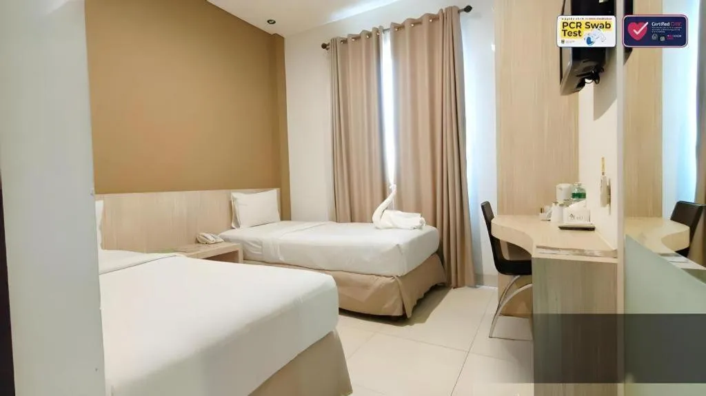 Bed in HW Hotel Padang