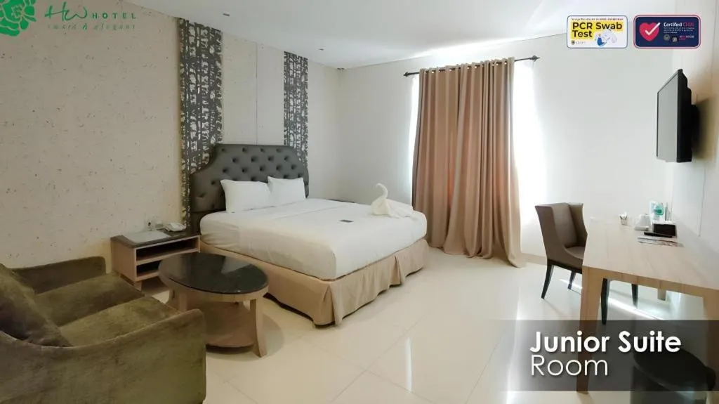 Bed in HW Hotel Padang