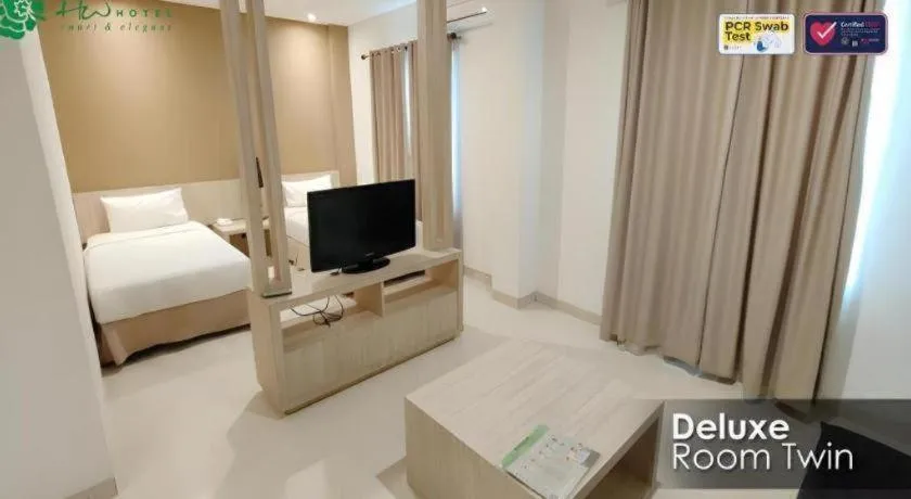 Bed in HW Hotel Padang