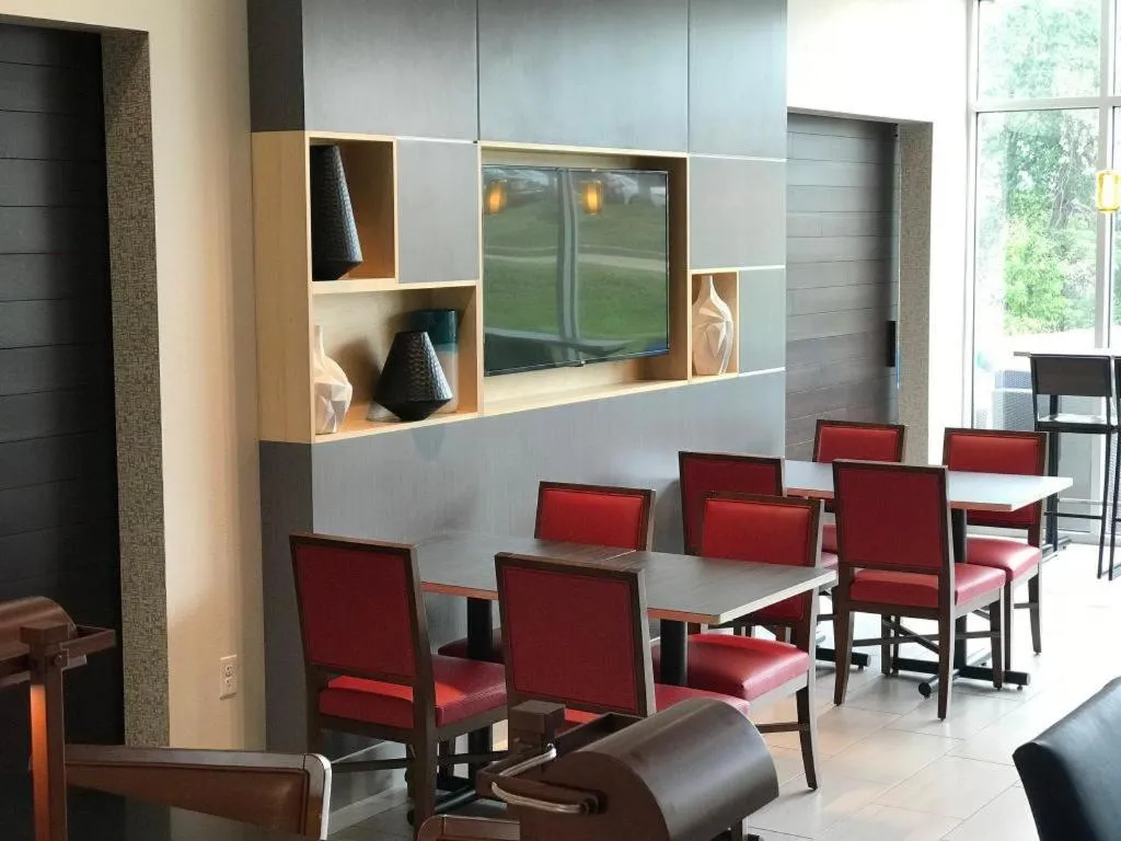 Holiday Inn Express and Suites Hannibal-Medical Center By IHG