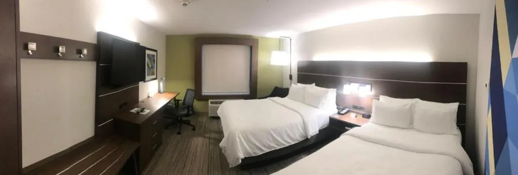 Bed in Holiday Inn Express and Suites Hannibal-Medical Center By IHG