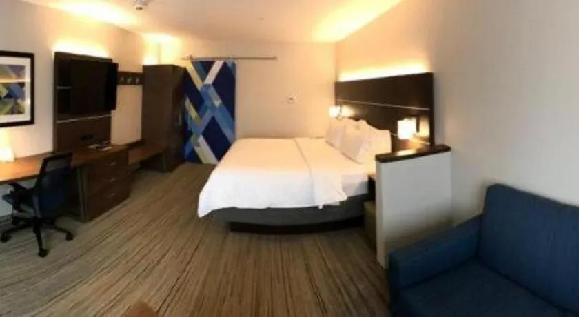 Bed in Holiday Inn Express and Suites Hannibal-Medical Center By IHG