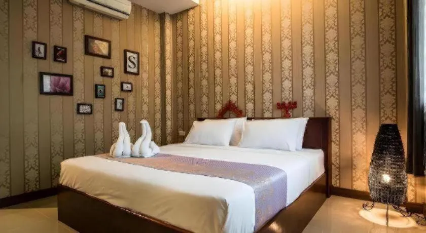 Bed in Sunday J Resort & Restaurant