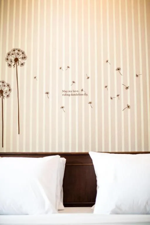 Bed in Sunday J Resort & Restaurant