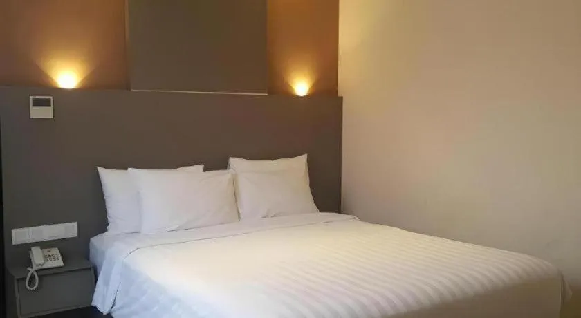 Bed in Kharisma Hotel