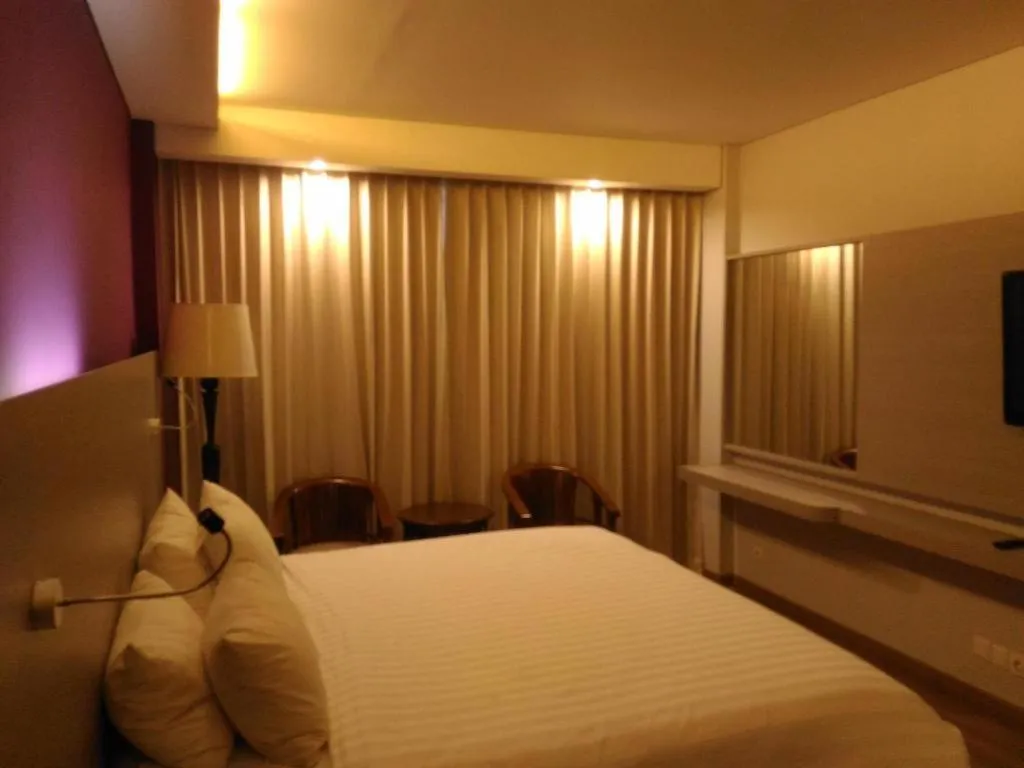 Bed in Kharisma Hotel