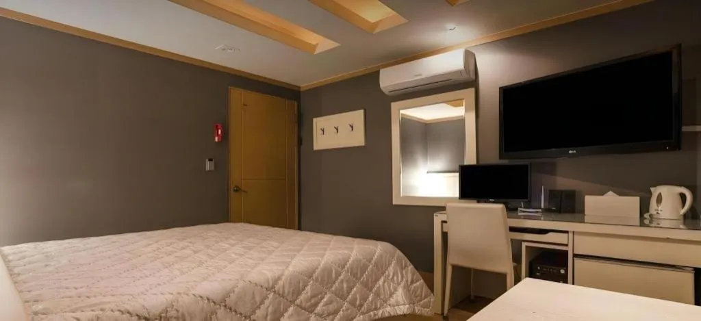 Bed in Sinyoung Motel