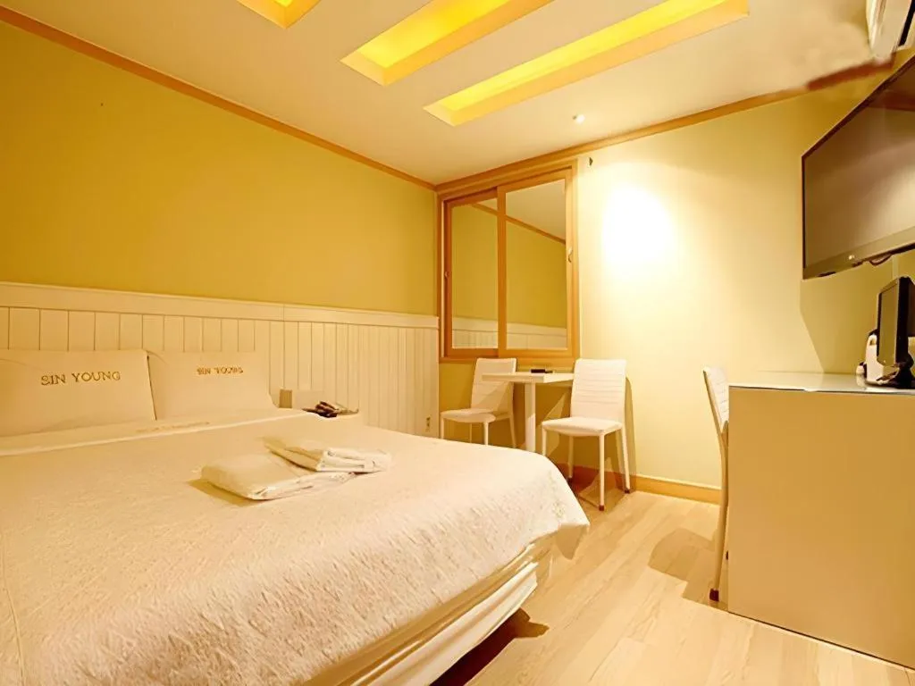 Bed in Sinyoung Motel