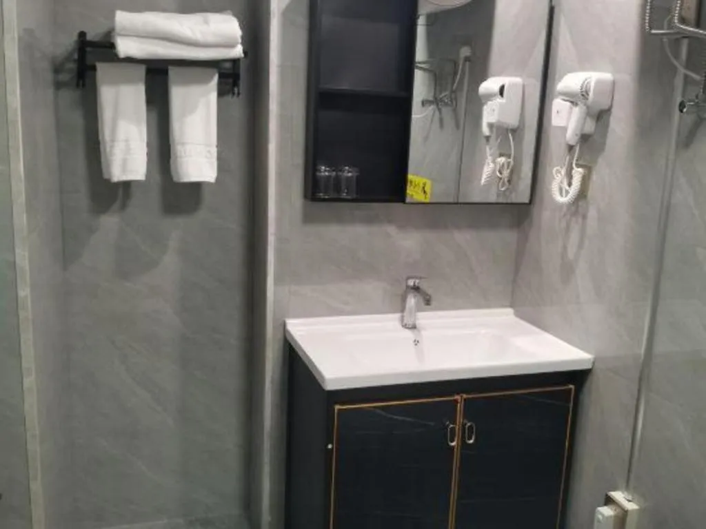 Yiwu Bairui Grand Hotel