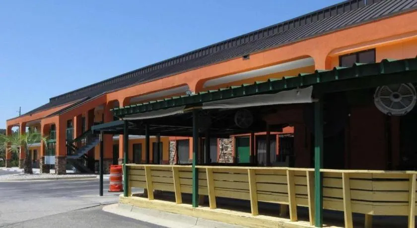 Econo Lodge Inn & Suites Macon North