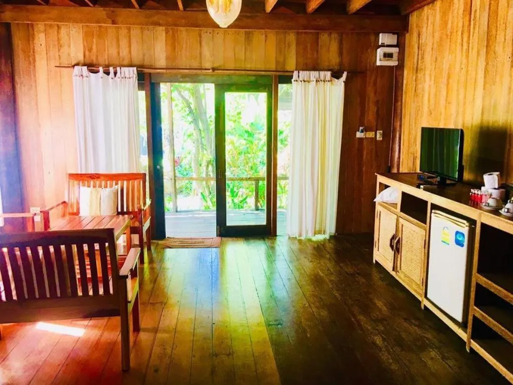 Chivaree Hotel and Resort