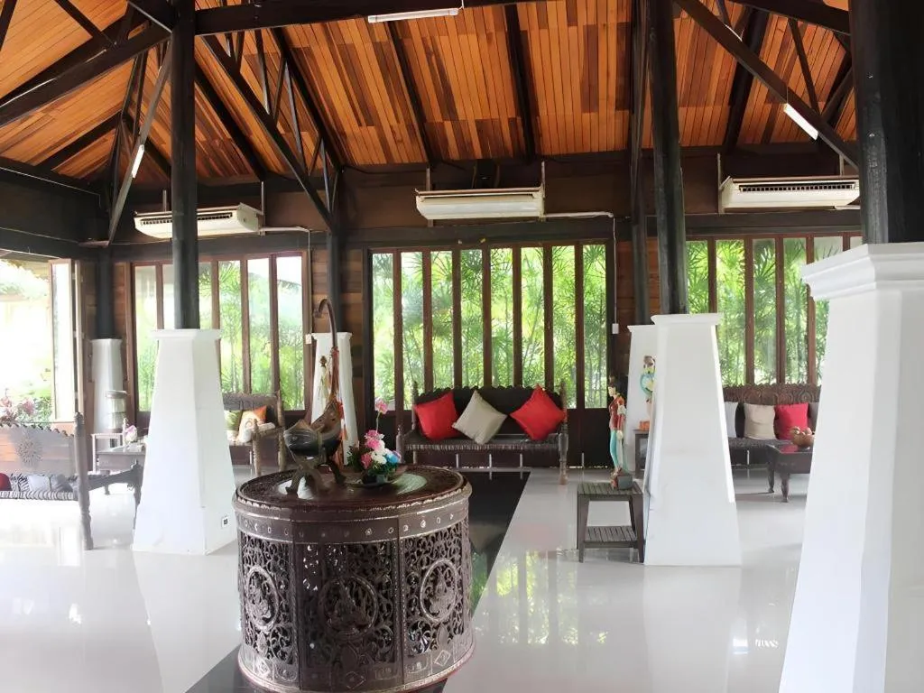 Chivaree Hotel and Resort