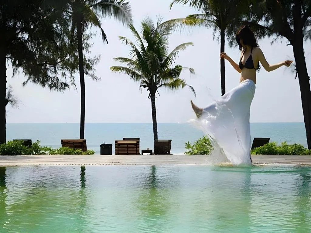 Chivaree Hotel and Resort