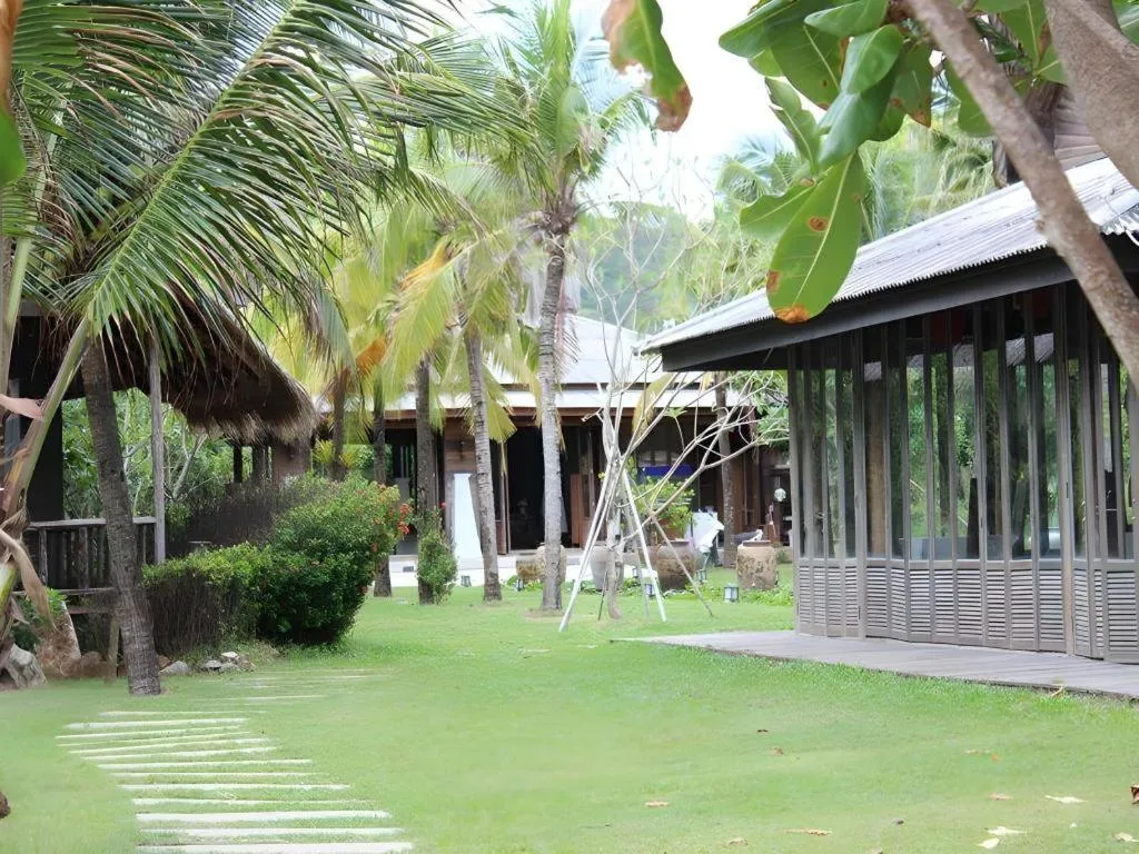 Chivaree Hotel and Resort