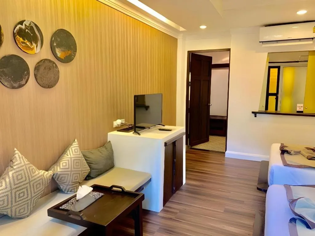 B2 Suthep Night Market Premier Resort