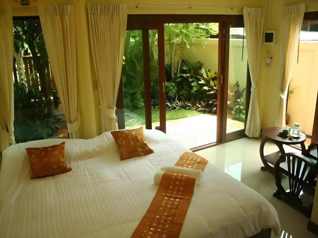 Bed in Baan Saranrom