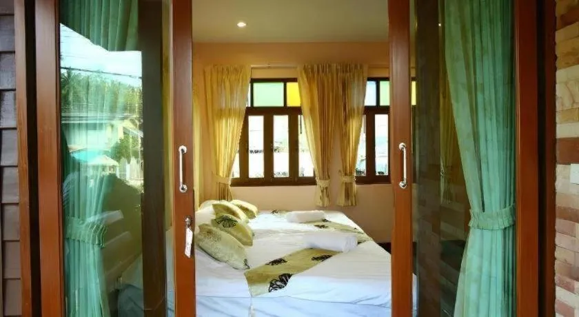 Bed in Baan Saranrom