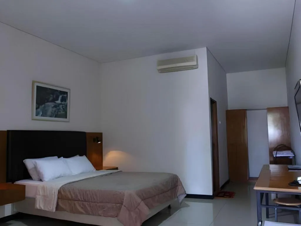 Bed in Augusta Hotel & Glamping Sukabumi