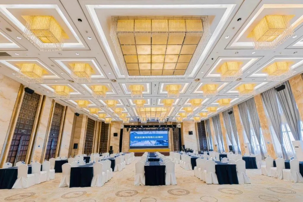 New Century Pujiang Hotel