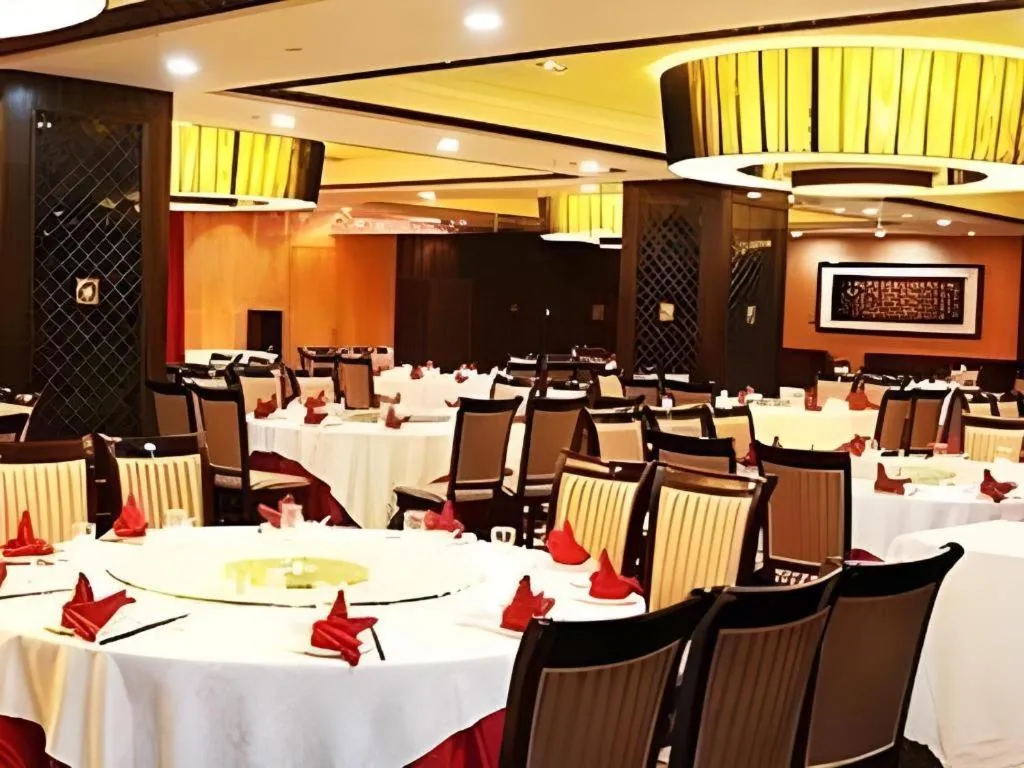 New Century Pujiang Hotel