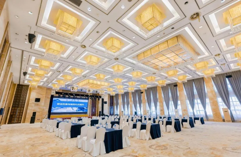 New Century Pujiang Hotel