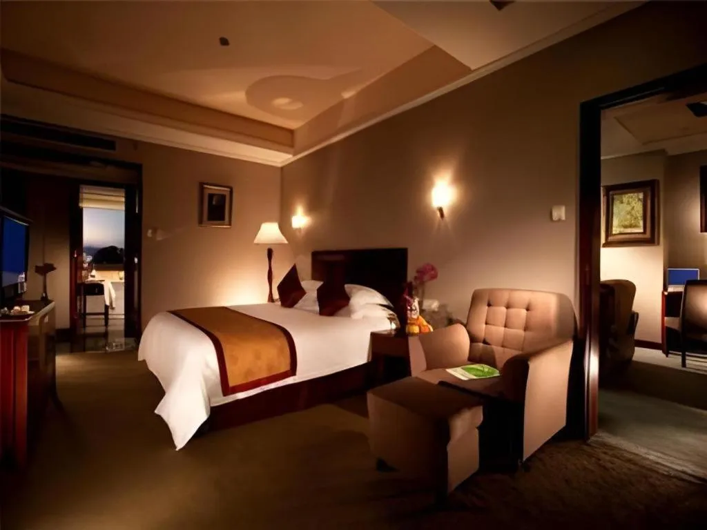 Bed in New Century Pujiang Hotel
