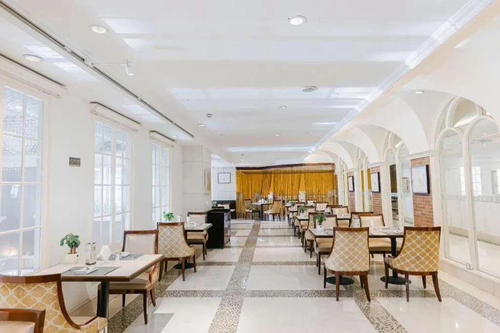 New Century Pujiang Hotel