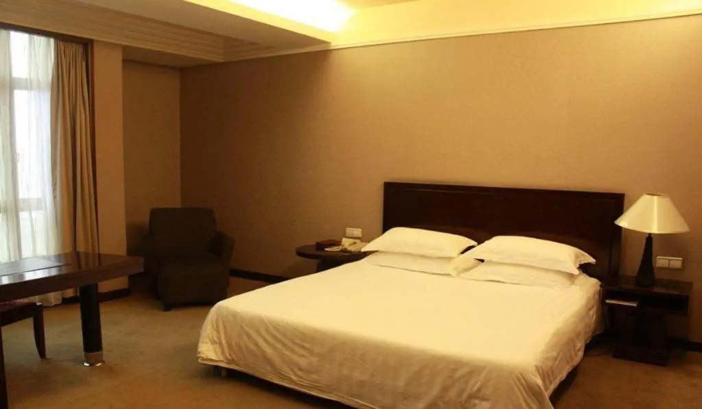 Bed in New Century Pujiang Hotel