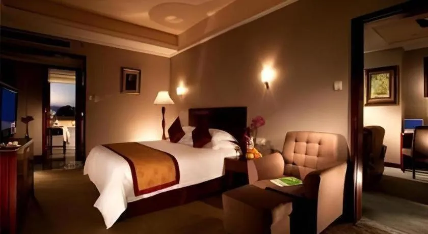 Bed in New Century Pujiang Hotel