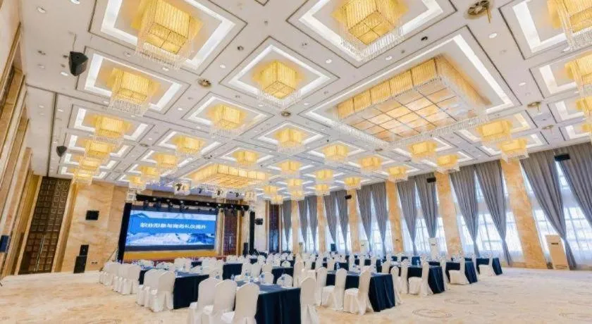 New Century Pujiang Hotel