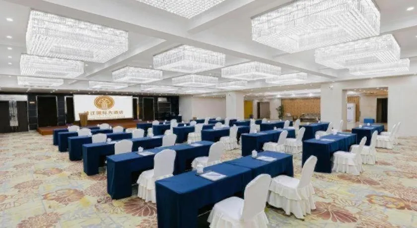 New Century Pujiang Hotel