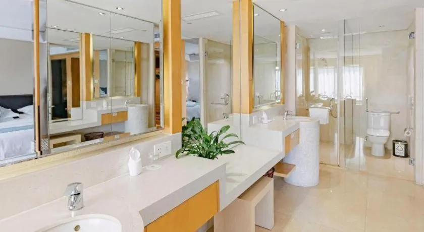 New Century Pujiang Hotel