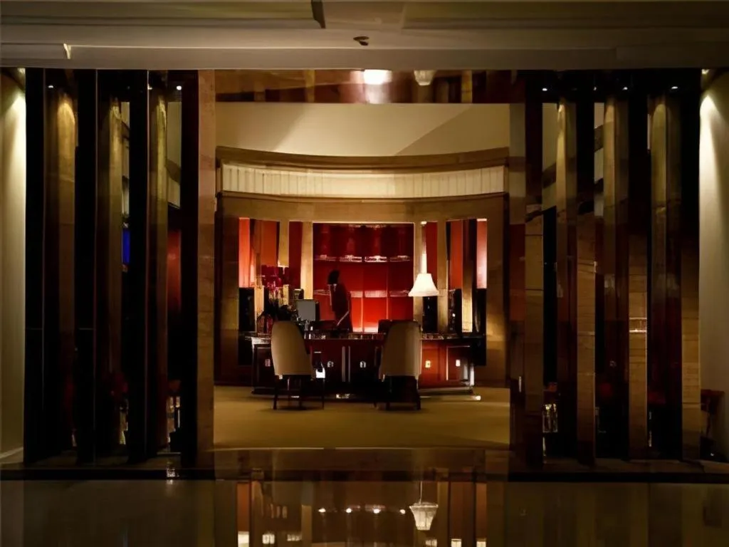 New Century Pujiang Hotel