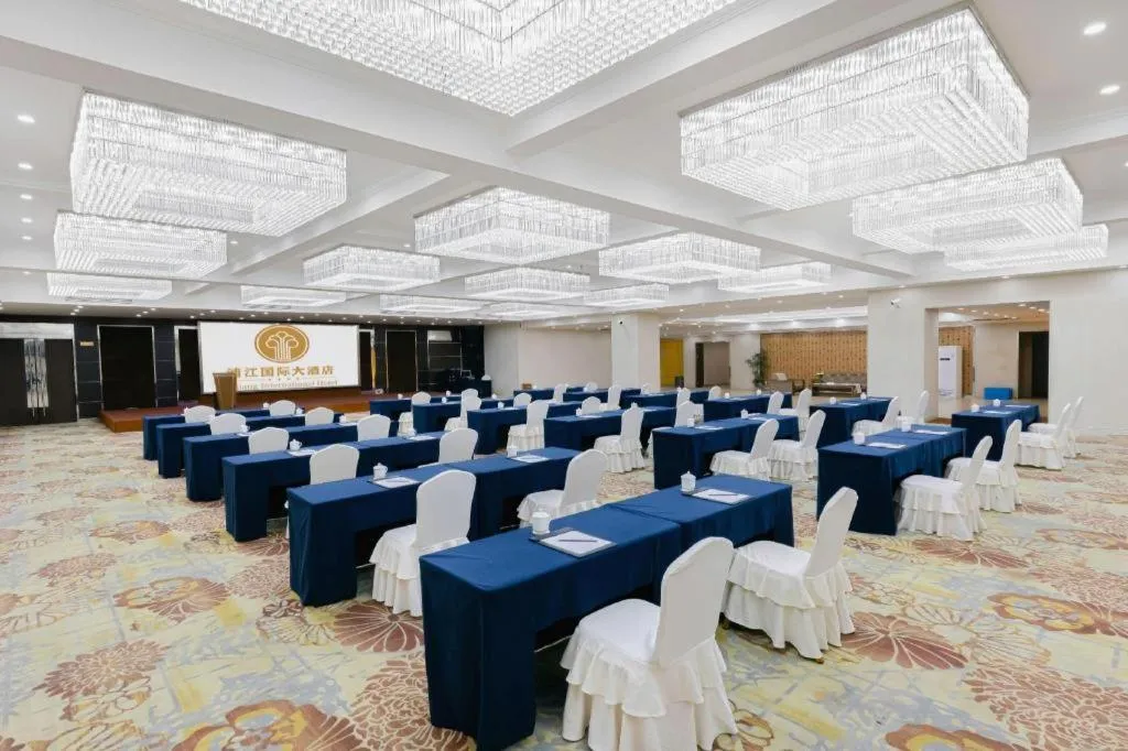 New Century Pujiang Hotel