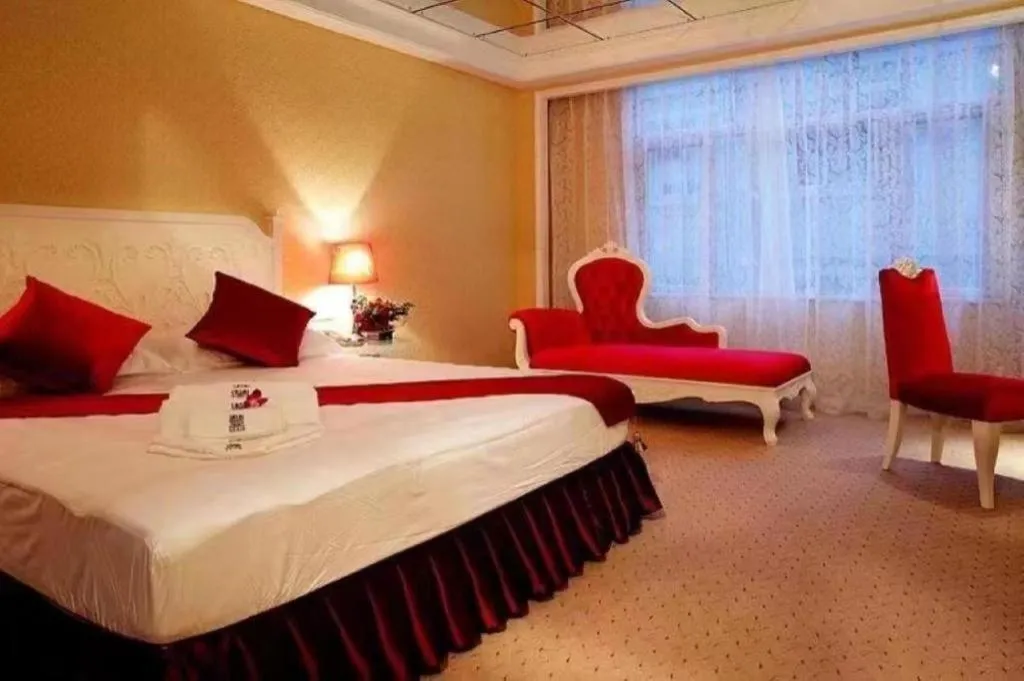 Bed in Dongguan Silver World Garden Hotel