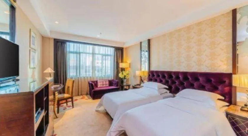 Bed in Dongguan Silver World Garden Hotel