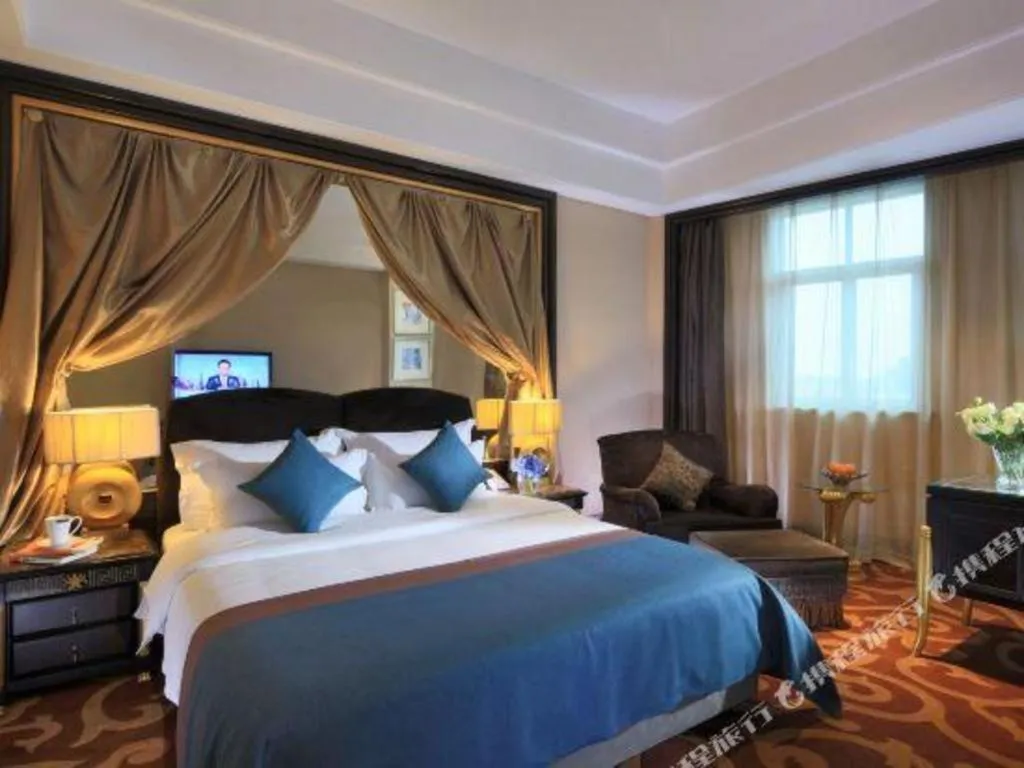 Bed in Dongguan Silver World Garden Hotel