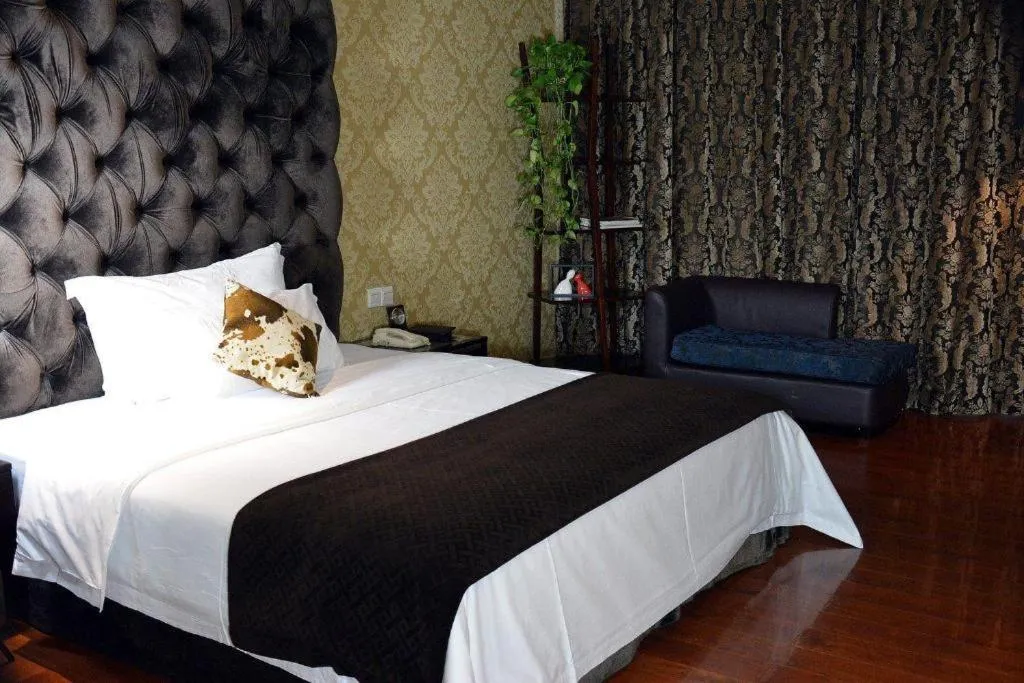 Bed in Dongguan Silver World Garden Hotel