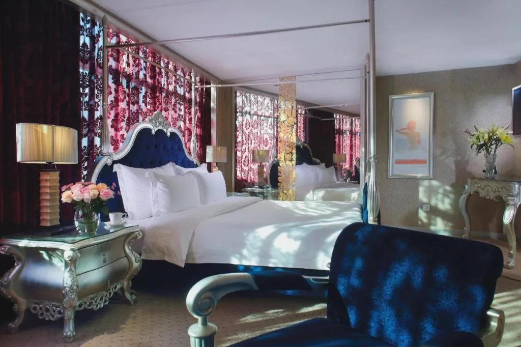 Bed in Dongguan Silver World Garden Hotel