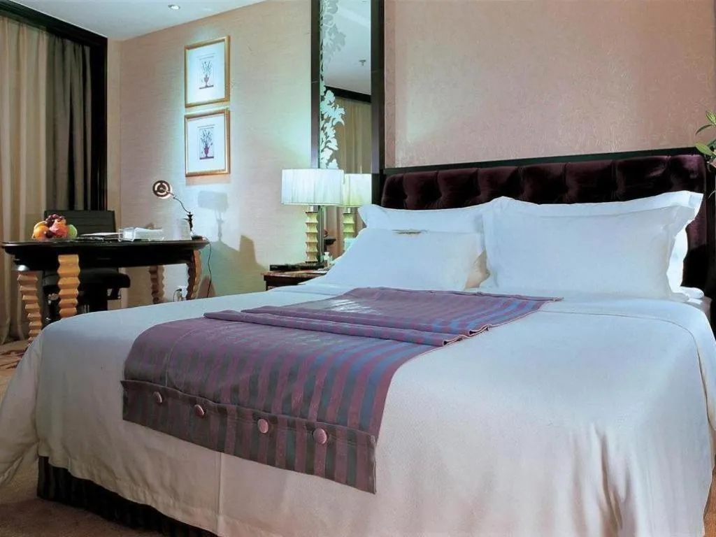 Bed in Dongguan Silver World Garden Hotel