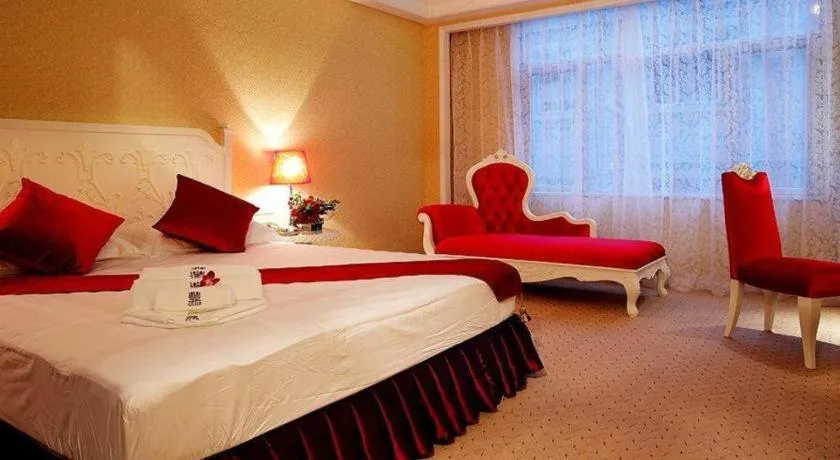 Bed in Dongguan Silver World Garden Hotel
