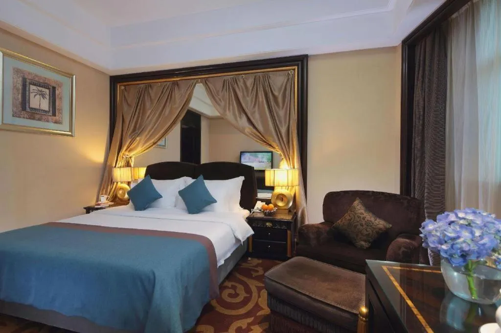 Bed in Dongguan Silver World Garden Hotel