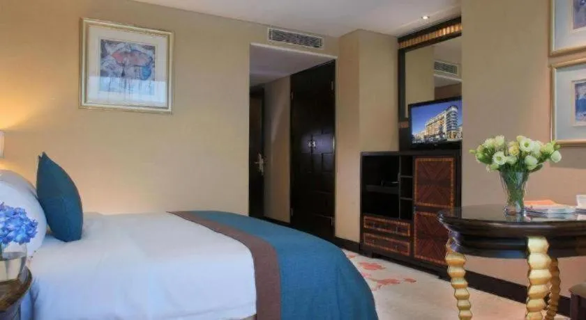 Bed in Dongguan Silver World Garden Hotel