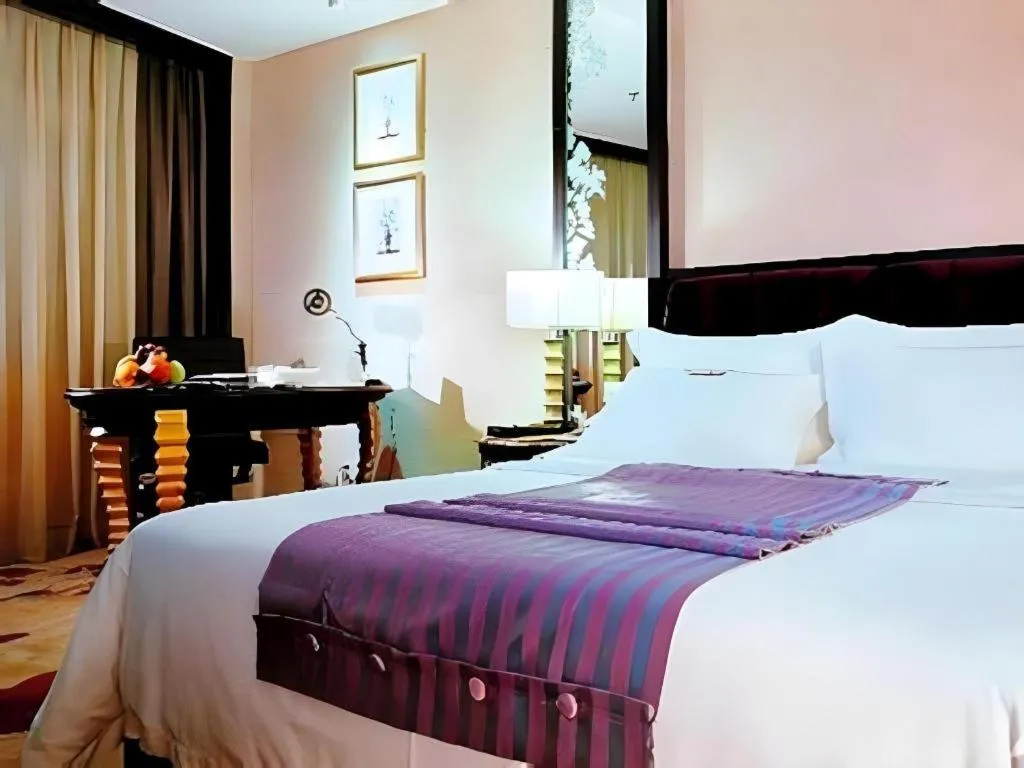 Bed in Dongguan Silver World Garden Hotel